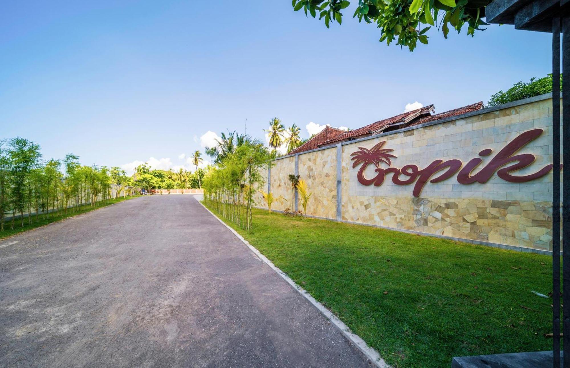 Tropik Resort Lombok Selong Belanak Exterior foto