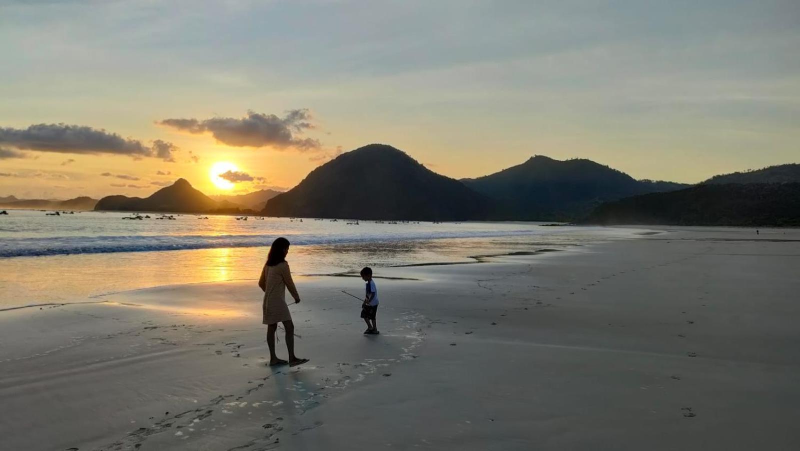 Tropik Resort Lombok Selong Belanak Exterior foto